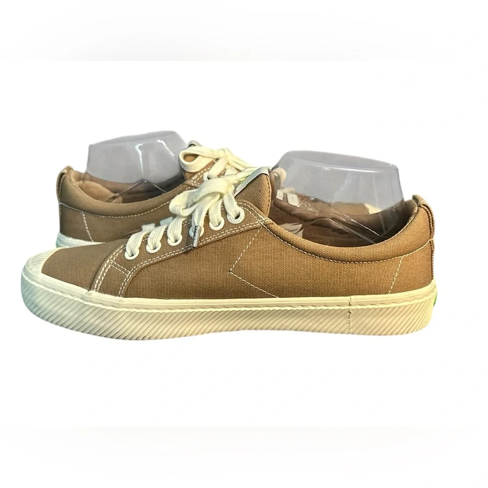 Cariuma Oca Low Canvas Tennis Sneakers in Washed Burn Sand Mens 8 Womens 9.5 B21